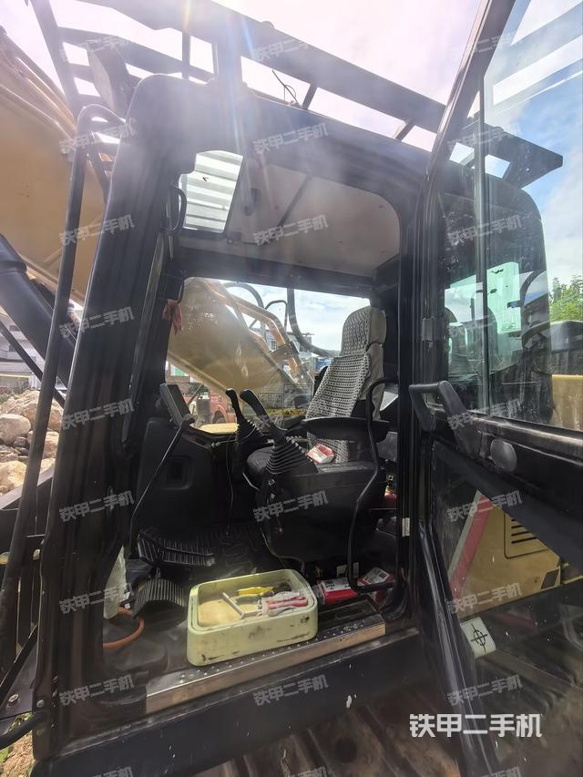 顶棚整体(驾驶室部分) 顶棚整体(驾驶室部分)