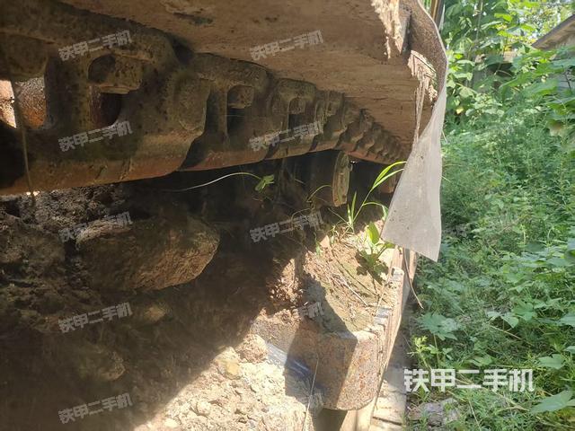 單側(cè)履帶整體(整機外觀) 單側(cè)履帶整體(整機外觀)