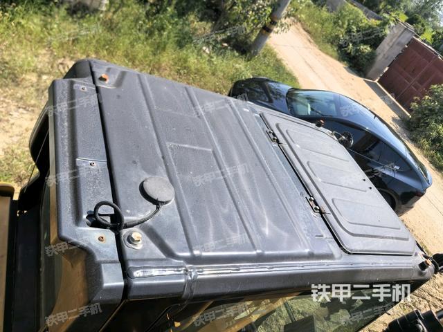 驾驶室顶部(整机外观) 驾驶室顶部(整机外观)