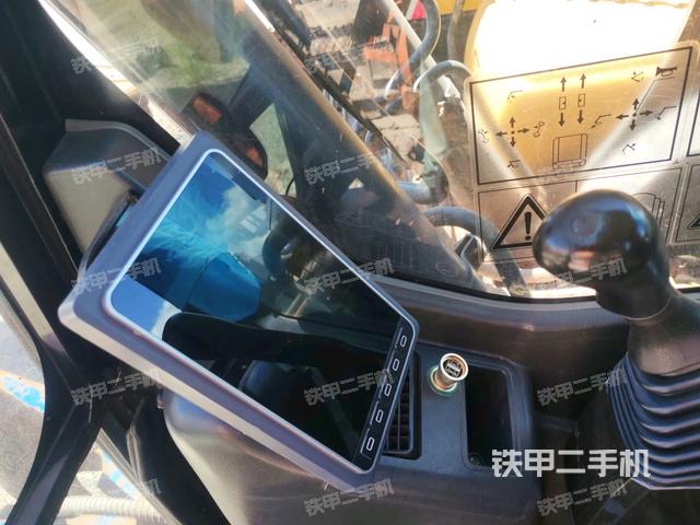 显示屏 (驾驶室部分) 显示屏 (驾驶室部分)