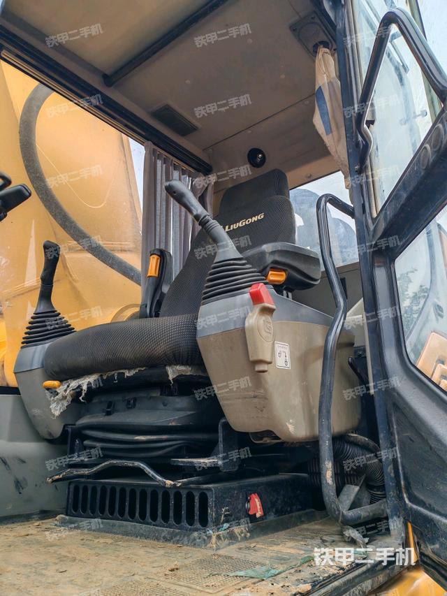 驾驶室整体（整机外观）