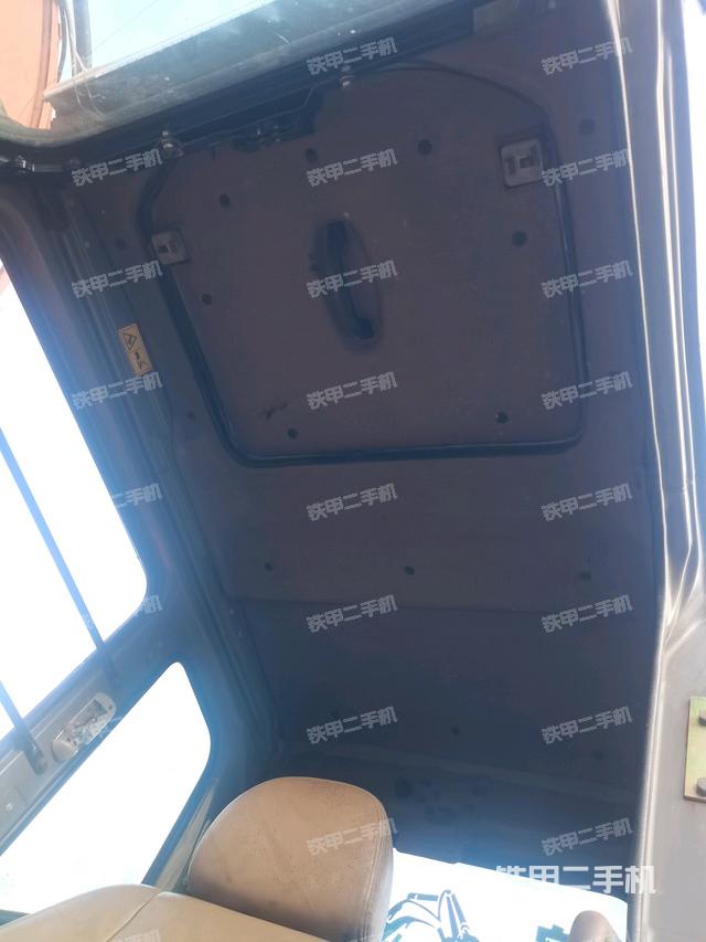 顶棚整体(驾驶室部分) 顶棚整体(驾驶室部分)