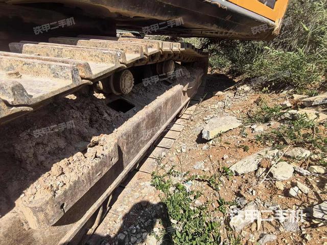 单侧履带整体(整机外观) 单侧履带整体(整机外观)