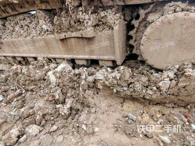 单侧履带整体(整机外观) 单侧履带整体(整机外观)