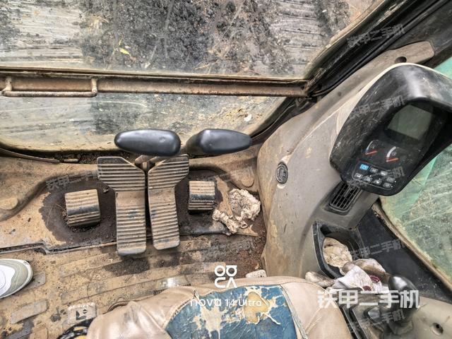 座椅右侧控制台/钥匙门/油门/含右手柄（驾驶室部分）