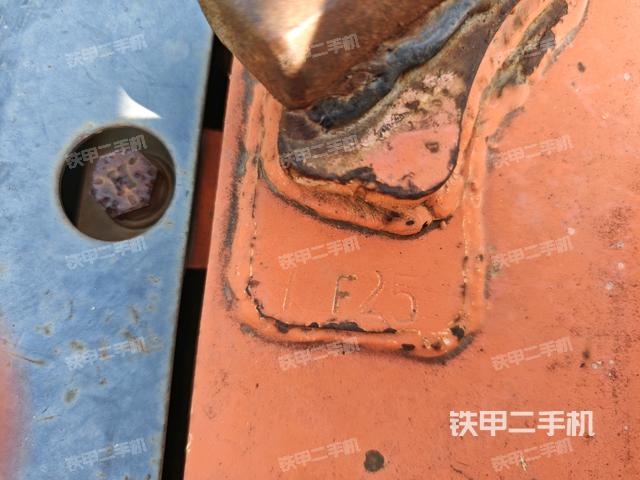 小臂整体右前(工作和回转装置) 小臂整体右前(工作和回转装置)
