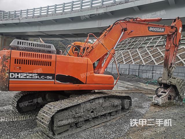 整機右后45°(整機外觀) 整機右后45°(整機外觀)