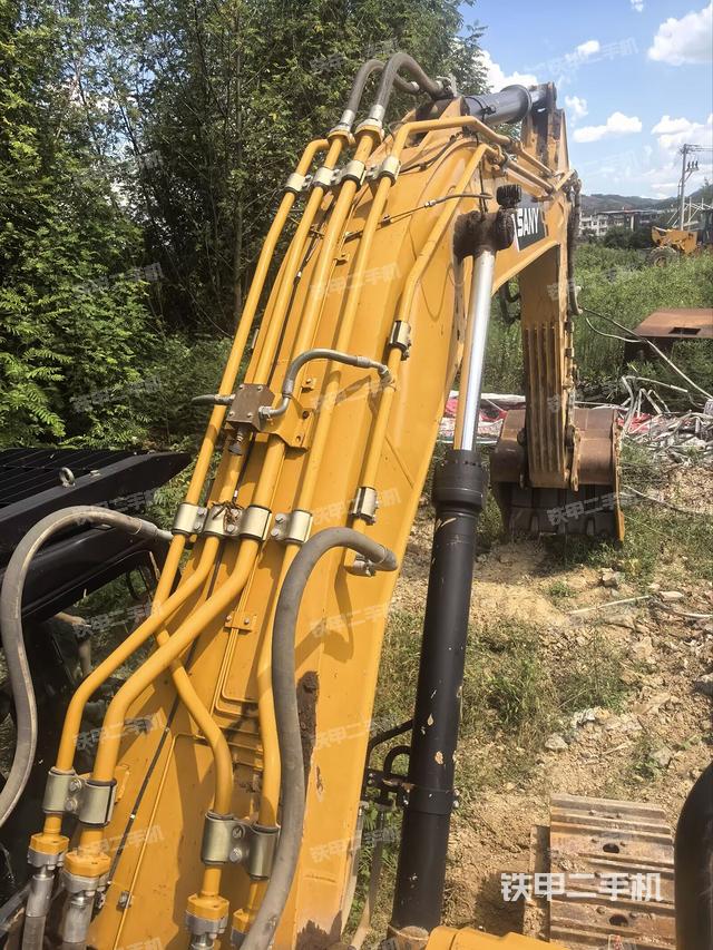 大臂背部俯视(工作和回转装置) 大臂背部俯视(工作和回转装置)