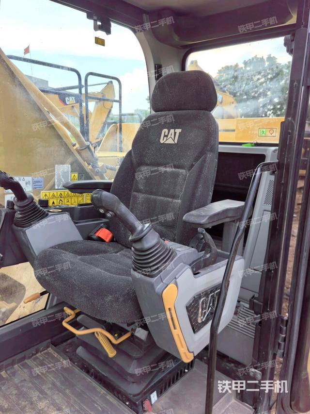 驾驶室整体(整机外观) 驾驶室整体(整机外观)