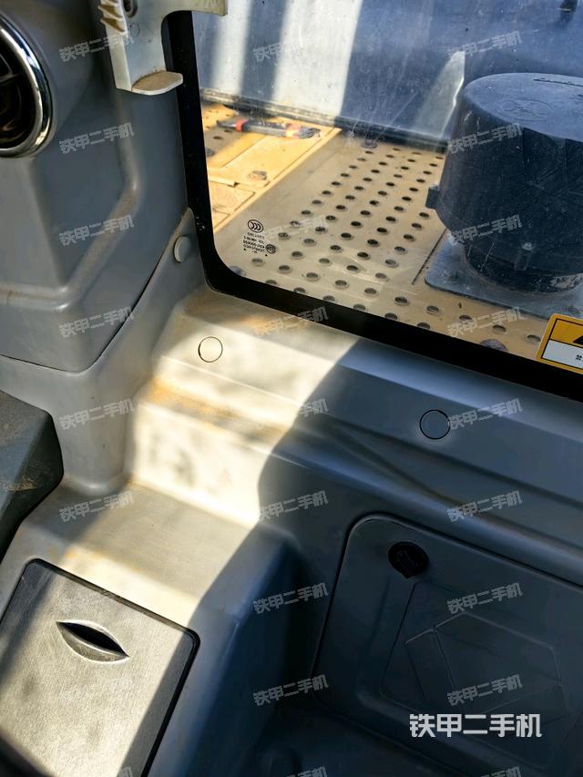 后窗玻璃角标(驾驶室部分) 后窗玻璃角标(驾驶室部分)