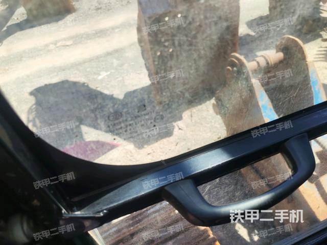 后窗玻璃角标(驾驶室部分) 后窗玻璃角标(驾驶室部分)