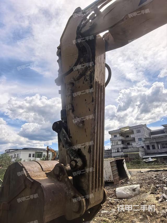 小臂整体左后(工作和回转装置) 小臂整体左后(工作和回转装置)