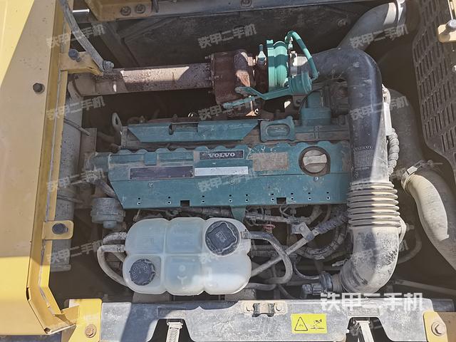 发动机整体俯视(整机外观) 发动机整体俯视(整机外观)