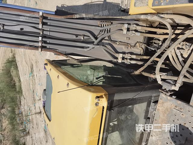 驾驶室顶部(整机外观) 驾驶室顶部(整机外观)