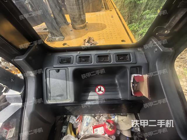 后窗玻璃角标(驾驶室部分) 后窗玻璃角标(驾驶室部分)