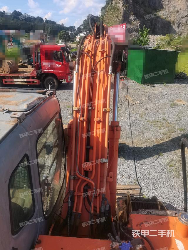 大臂背部俯视(工作和回转装置) 大臂背部俯视(工作和回转装置)