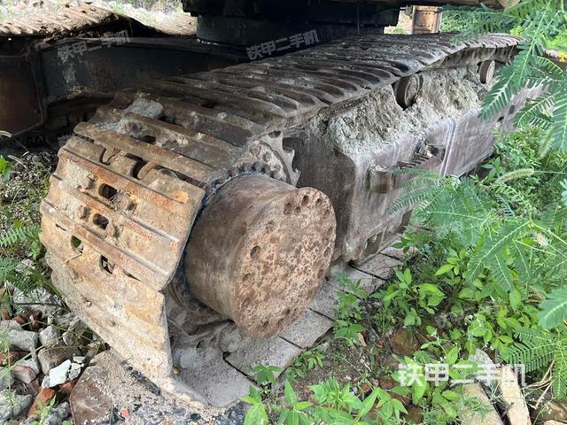 单侧履带整体(整机外观) 单侧履带整体(整机外观)