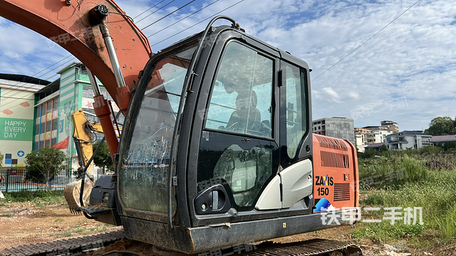 驾驶室整体(整机外观) 驾驶室整体(整机外观)