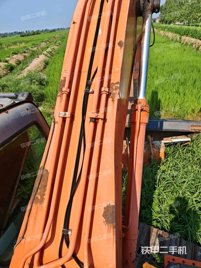 铲斗右后整体(工作和回转装置) 铲斗右后整体(工作和回转装置)