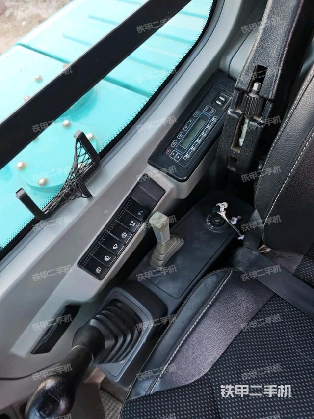 座椅左侧控制台/音响/含左手柄（驾驶室部分）