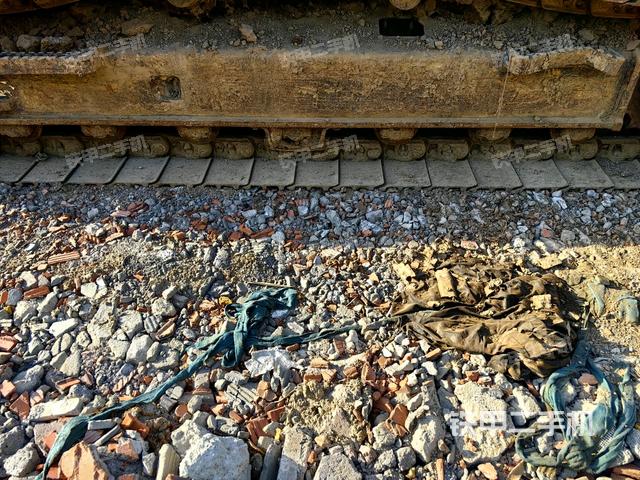 左侧履带整体 (行走机构) 左侧履带整体 (行走机构)