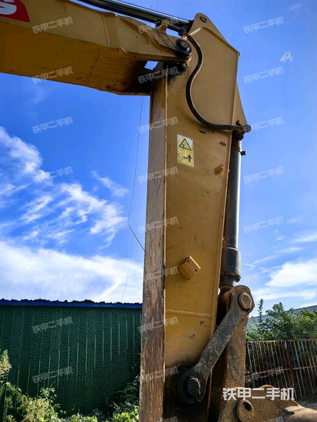 小臂整体左后(工作和回转装置) 小臂整体左后(工作和回转装置)