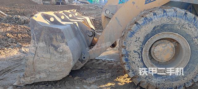 工作裝置整體(整機(jī)外觀及大件) 工作裝置整體(整機(jī)外觀及大件)