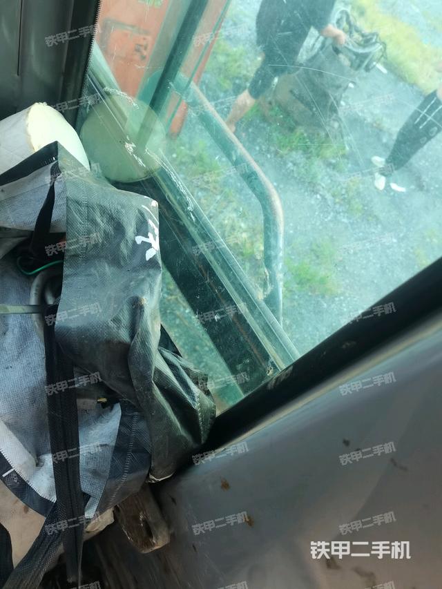 右侧玻璃角标(驾驶室部分) 右侧玻璃角标(驾驶室部分)