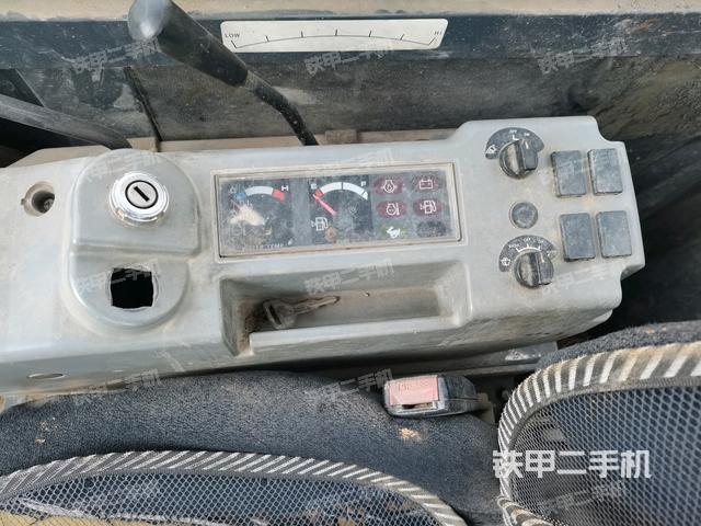 显示屏 (驾驶室部分) 显示屏 (驾驶室部分)