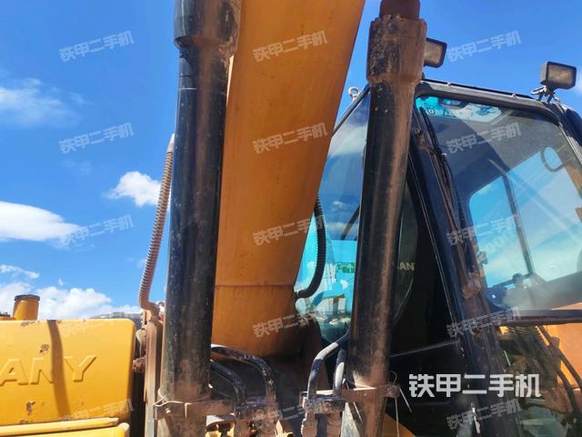 大臂油缸整体 竖拍(工作和回转装置) 大臂油缸整体 竖拍(工作和回转装置)
