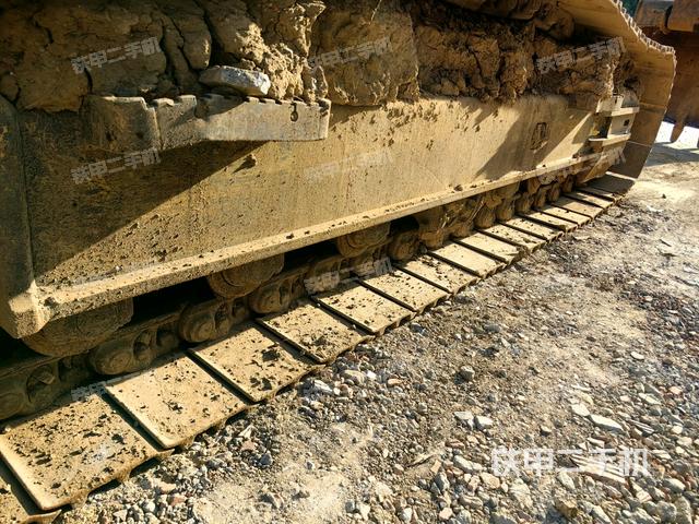 右侧履带整体(行走机构) 右侧履带整体(行走机构)