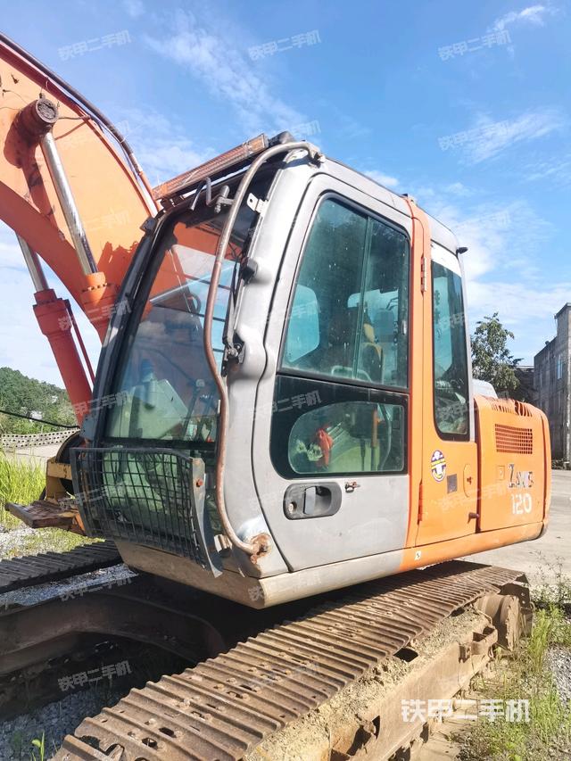 驾驶室左前45度(驾驶室部分) 驾驶室左前45度(驾驶室部分)