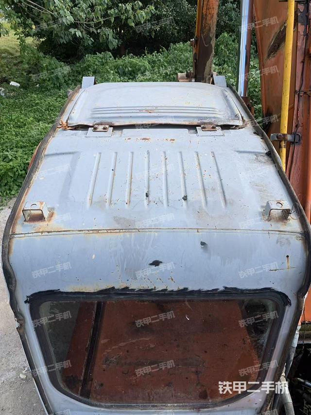 驾驶室顶部（整机外观）