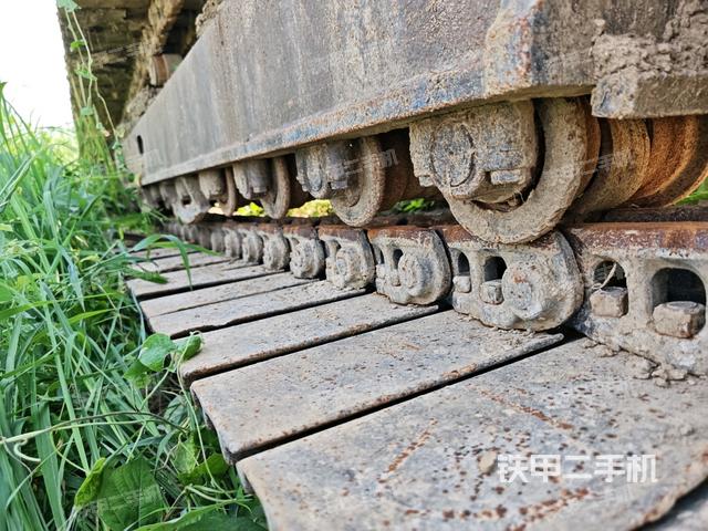 右侧履带整体(行走机构) 右侧履带整体(行走机构)