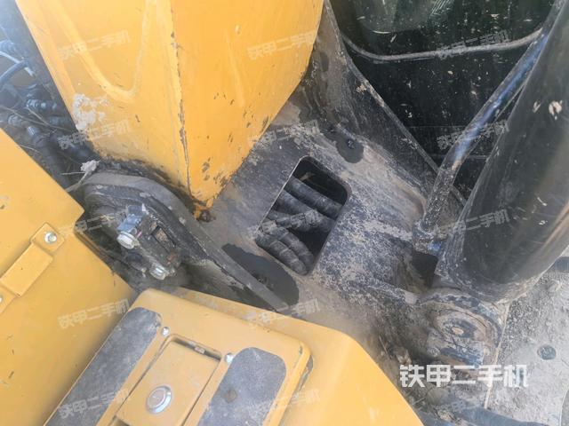 大臂根部?斜（工作和回轉(zhuǎn)裝置）