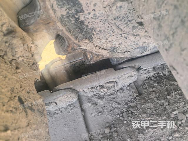 右側(cè)履帶整體?（行走機(jī)構(gòu)）