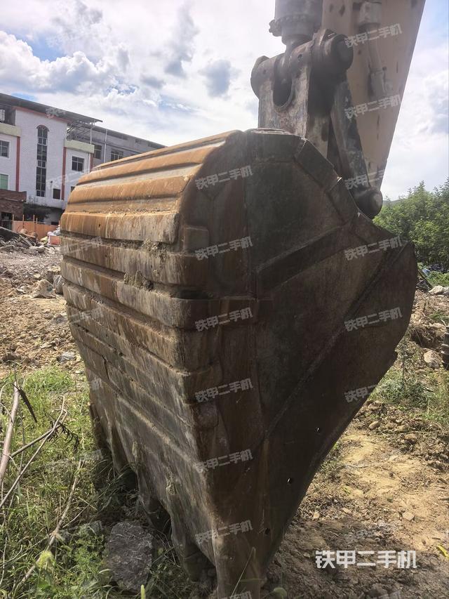 铲斗45度(工作和回转装置) 铲斗45度(工作和回转装置)