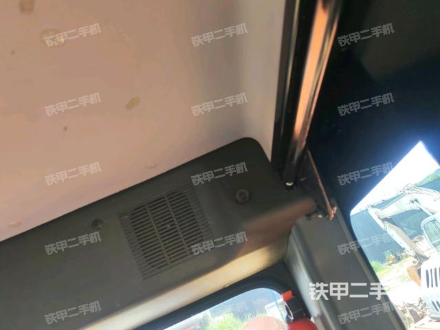 左后方玻璃角标(驾驶室部分) 左后方玻璃角标(驾驶室部分)