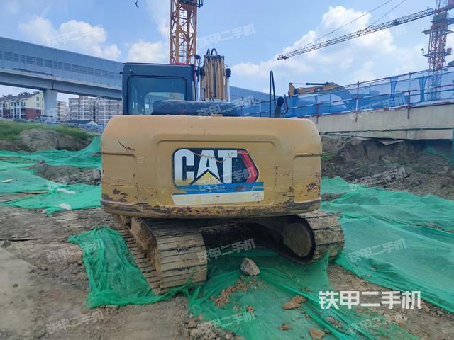 驾驶室顶部(整机外观) 驾驶室顶部(整机外观)