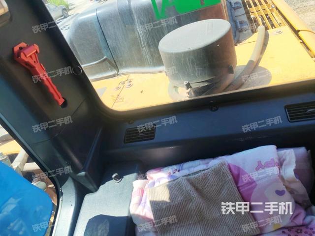 驾驶室正侧(驾驶室部分) 驾驶室正侧(驾驶室部分)
