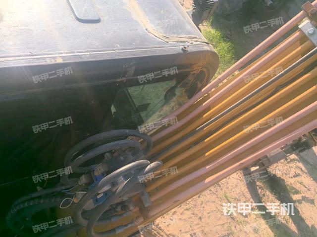 大臂背部俯視（工作和回轉(zhuǎn)裝置）