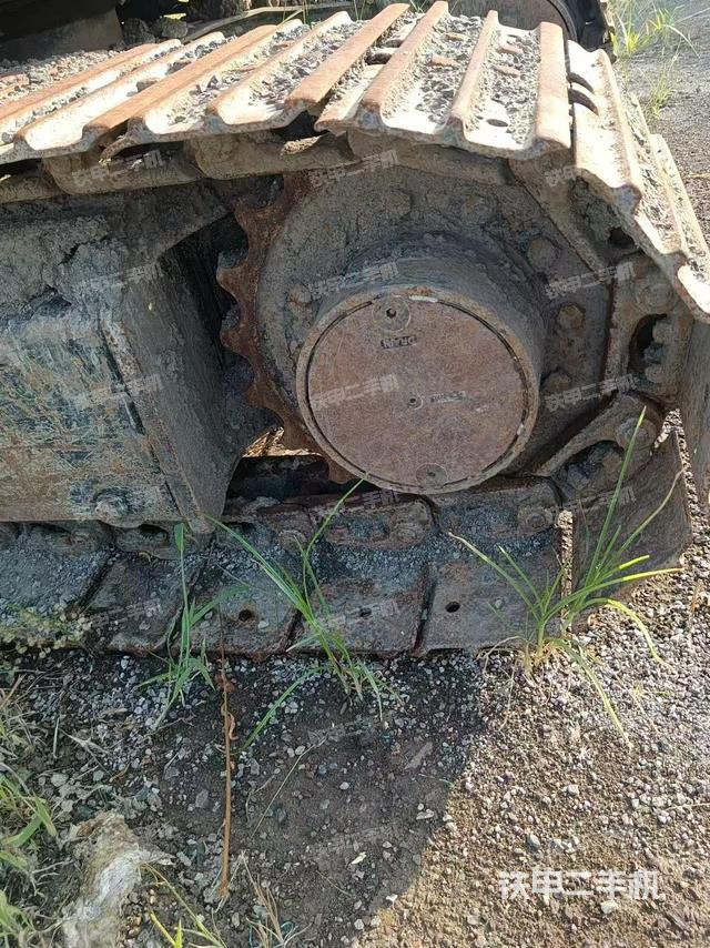 单侧履带整体(整机外观) 单侧履带整体(整机外观)