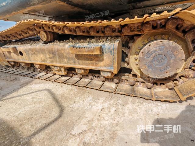 单侧履带整体(整机外观) 单侧履带整体(整机外观)