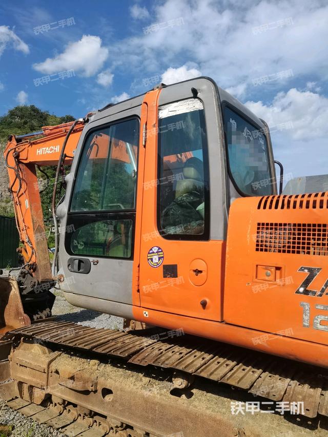 驾驶室左后45度(驾驶室部分) 驾驶室左后45度(驾驶室部分)