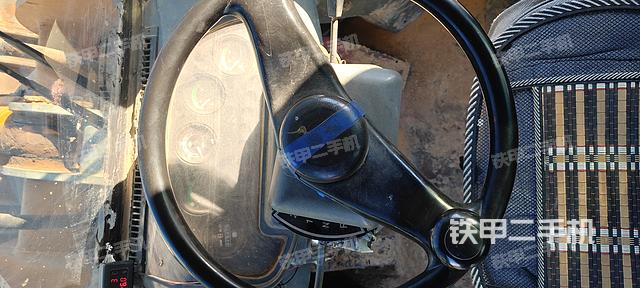 駕駛室操作臺(tái)(整機(jī)外觀及大件) 駕駛室操作臺(tái)(整機(jī)外觀及大件)