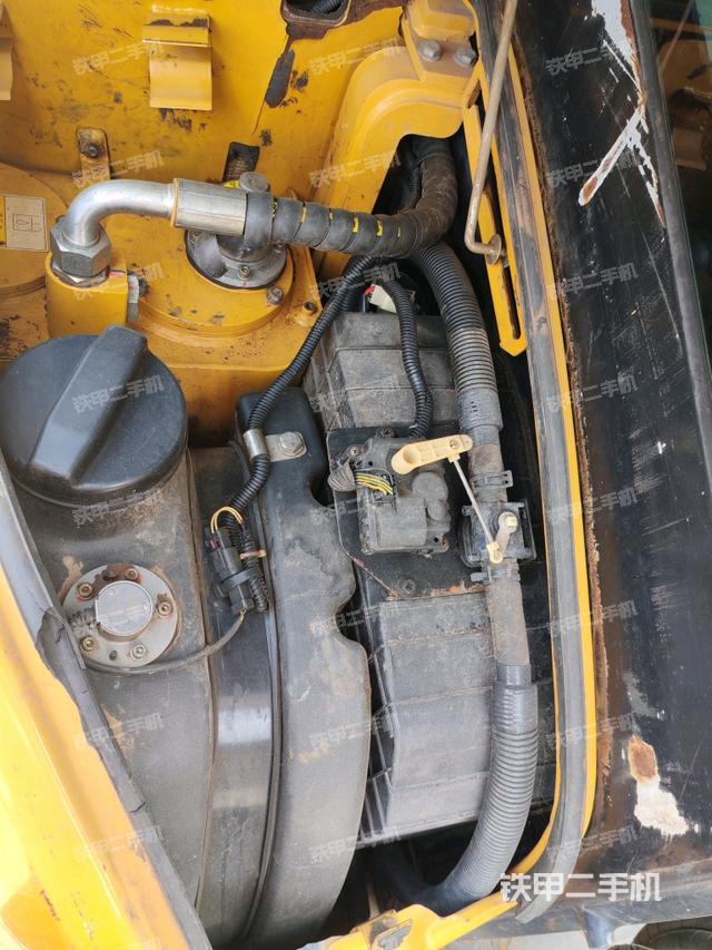 回转马达和主控阀（整机外观）