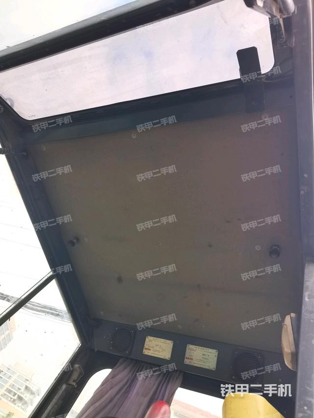 顶棚整体(驾驶室部分) 顶棚整体(驾驶室部分)