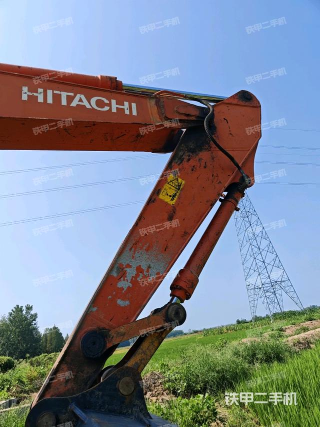 小臂整体左后(工作和回转装置) 小臂整体左后(工作和回转装置)