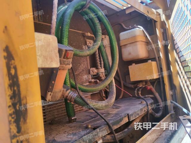 散热器正面(大件舱室) 散热器正面(大件舱室)