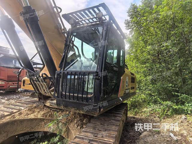 驾驶室左前45度(驾驶室部分) 驾驶室左前45度(驾驶室部分)